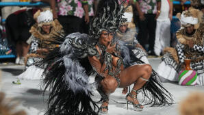 Καρναβάλι Ρίο: Ξεκίνησαν Οι Παρελάσεις Στο Σαμπαδρόμιο