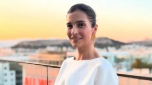 Κουλουκάκου: Η Άβαφη Ρίζα Στα Μαλλιά Και Το Μήνυμά Της