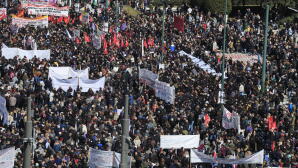 Τέμπη: Πλήθος Κόσμου Στην Πορεία Στο Σύνταγμα - Φωτογραφίες