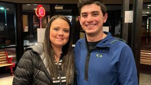 Βρήκε Τον Γιο Της Μετά Από 20 Χρόνια - Δούλευαν Μαζί