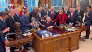 Τραμπ: Προσευχή Στο Οβάλ Γραφείο Με Ευαγγελιστές Πάστορες