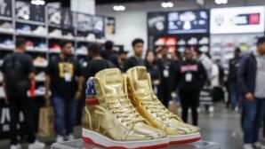 Τραμπ: Λάνσαρε Χρυσά Sneakers Που Κοστίζουν 180.000 Δολάρια