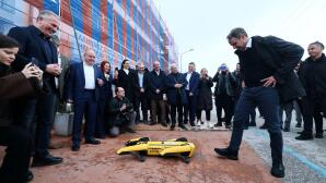 Ο Μητσοτάκης με τον σκύλο ρομπότ Κύων