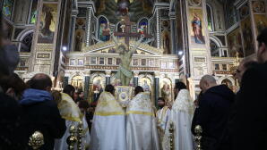 Μεγάλη Παρασκευή: Με Κατάνυξη Η Τελετή Της Αποκαθήλωσης