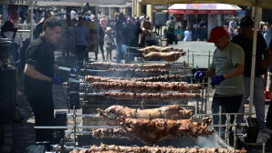 Πάσχα: Στήθηκαν Σούβλες Στο Μοναστηράκι