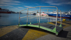 Πειραιάς: 54χρονος ΄Έπεσε Με Το Αυτοκίνητό Του Στο Λιμάνι