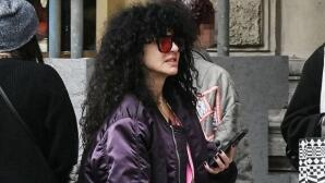 Σολωμού: Βόλτα Στην Αθήνα Με Τέλειο Bomber Kαι Φόρμες