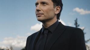 Δημήτρης Κανέλλος: Μουσική ανατροπή με δυναμική μπαλάντα