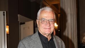 Πρετεντέρης: Στο θέατρο με τη σύζυγό του