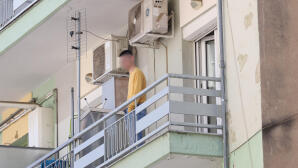 Θεσσαλονίκη: Φοιτητής Απειλεί Να Πέσει Από Τον 3ο Όροφο