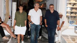Λιάγκας: Στα Σοκάκια της Μυκόνου με τον Γιο του, Γιάννη