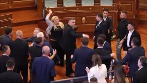 Κόσοβο: Πέταξαν Αυγά Στον Πρωθυπουργό Μέσα Στη Βουλή