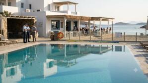 Πάρος: Τι Υποστηρίζει Ο Ιδιοκτήτης Του Beach Bar