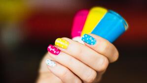 Dot Manicure Nail Art