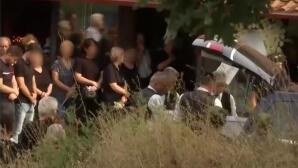 Βέροια: Θρήνος στην κηδεία της 18χρονης που πνίγηκε στους καταρράκτες