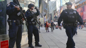 Times Square: 49χρονη Μαχαίρωσε 2 Άτομα Και Έπεσε Νεκρή