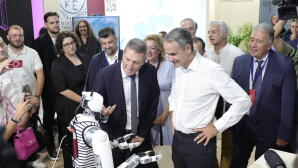 Μητσοτάκης στη 90ή ΔΕΘ: Η βόλτα στα περίπτερα