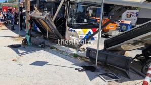 Θεσσαλονίκη: Λεωφορείο Έπεσε Πάνω Σε Στάση