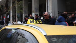 Άγ. Ιωάννης Ρέντης:Ολλανδός Έκλεψε Ταξί & Πάτησε Τον Ταξιτζή