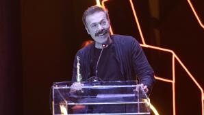 Λάζαρος Γεωργακόπουλος: Σπάνια οικογενειακή έξοδος με τη σύζυγο & την κόρη