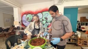 Η Ολίβια Βασιλόπουλος μαγείρεψε με το «The Love Van»
