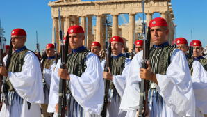 Η Αθήνα Απελευθερώνεται Από Τη Γερμανική Κατοχή