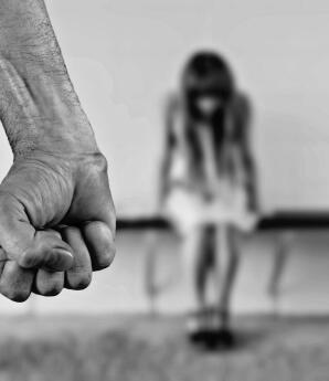 Αιγάλεω: Πατέρας Τραυμάτισε Την Κόρη Του Με Μαχαίρι