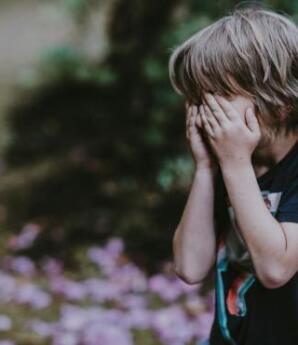 Θεσσαλονίκη: Γυναίκα Βίαζε Τον Γιο Της Οικιακής Βοηθού Της