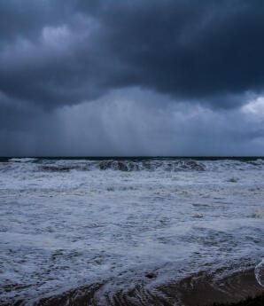 Άστρος: Χωρίς Τις Αισθήσεις Λιμενικός - Έπεσε Στη Θάλασσα