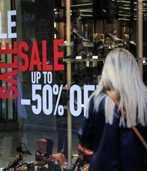 Χειμερινές εκπτώσεις: Aνοιχτά σήμερα Κυριακή τα καταστήματα- Το ωράριο τους