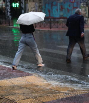 Κακοκαιρία σε εξέλιξη – Πορτοκαλί συναγερμός από ΕΜΥ