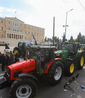 Αγροτικό συλλαλητήριο στο Σύνταγμα: 100 τρακτέρ στην Αθήνα