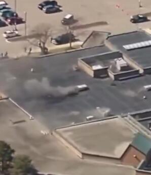 Μίσιγκαν: Αυτοκίνητο Έπεσε Σε Συναγωγή