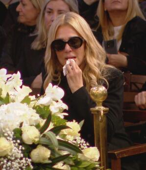 Κηδεία Μαρινέλλας: Απαρηγόρητη η Νατάσα Θεοδωρίδου