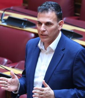 Γιώργος Καραμέρος: Παραιτείται από βουλευτής του ΣΥΡΙΖΑ