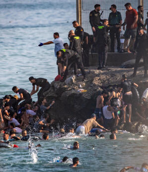 Θέουτα: 18 νεκροί, στρατός και σύγκρουση Ισπανίας - Ιταλίας