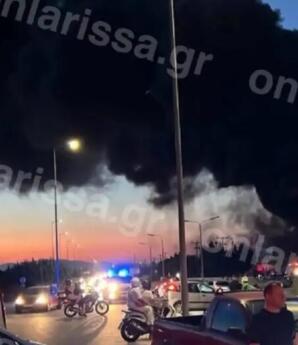 Λάρισα: Φωτιά Σε Εργοστάσιο Πλαστικών