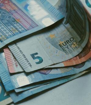 Επίδομα Χριστουγέννων Στο Δημόσιο Και Ενίσχυση Συνταξιούχων