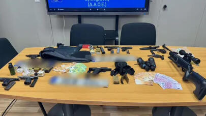 Δολοφονία Αράχωβα: Όπλα, 65 λίρες και 100.000 ευρώ είχαν οι συλληφθέντες