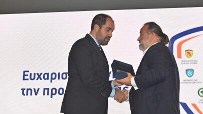 Μάριος Ηλιόπουλος SEAJETS βράβευση από Γ. Κεφαλογιάννη