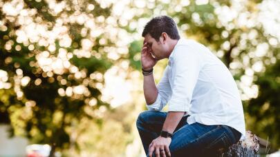 Μέση Ηλικία: Τα Συμπτώματα Κατάθλιψης Που Οδηγούν Σε Άνοια