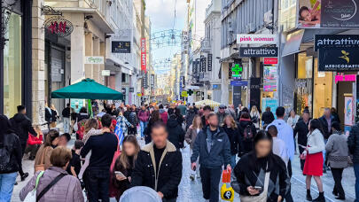 Εορταστικό Ωράριο: Ανοιχτά Σήμερα Και Αύριο Τα Καταστήματα