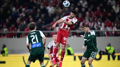 Σάκης Τσιώλης