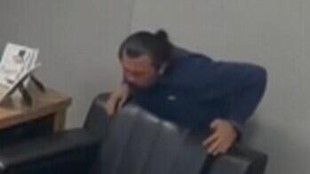 Έκανε Στον Εαυτό Του Λαβή Χάιμλιχ Και Σώθηκε Από Πνιγμό