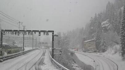 Ελβετία: Εκτροχιάστηκε Τρένο Λόγω Χιονοστιβάδας