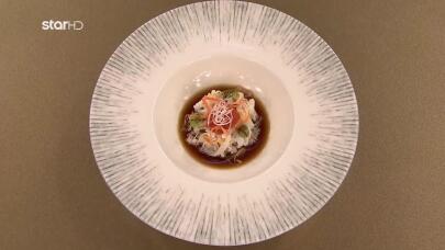 Καλαμάρι “Pasta” με Tsuyu και αυγά σολομού