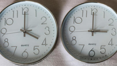 Πότε αλλάζει η ώρα: «Χάνουμε» μια ώρα ύπνου