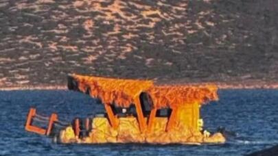Κουφονήσια: Πλωτή Καντίνα Στην Ιταλίδα