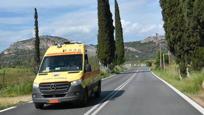 Νέος Βουτζάς: Επιχείρηση απεγκλωβισμού ατόμου που καταπλακώθηκε από χώματα