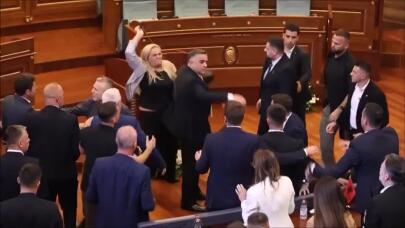 Κόσοβο: Πέταξαν Αυγά Στον Πρωθυπουργό Μέσα Στη Βουλή
